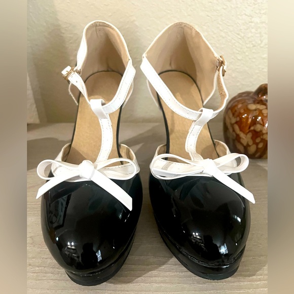 Shoes - Size 41 black patent platform heels